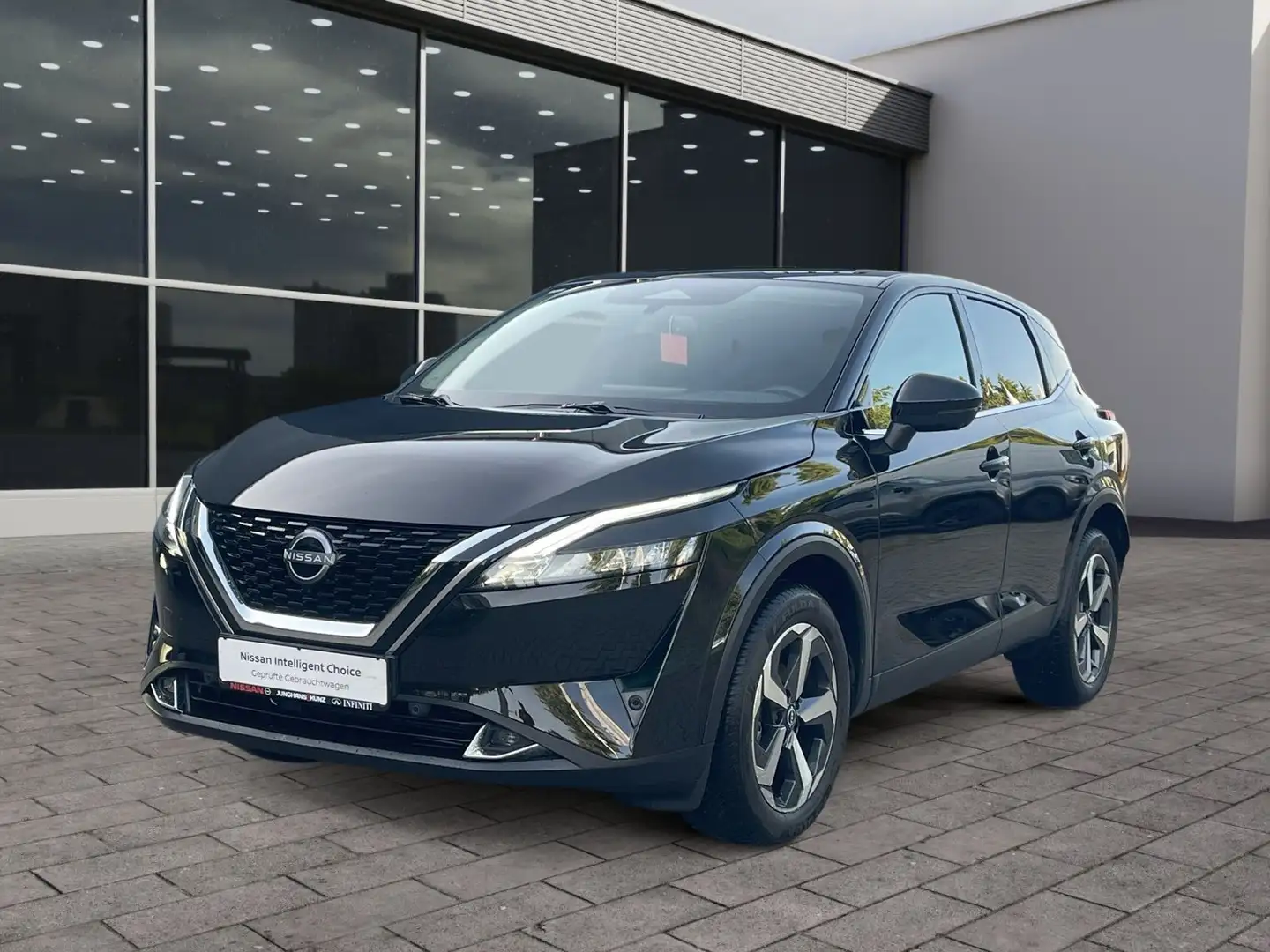 Nissan Qashqai 1.3 DIG-T N-Connecta | NAVI | 360° | beh Zwart - 2