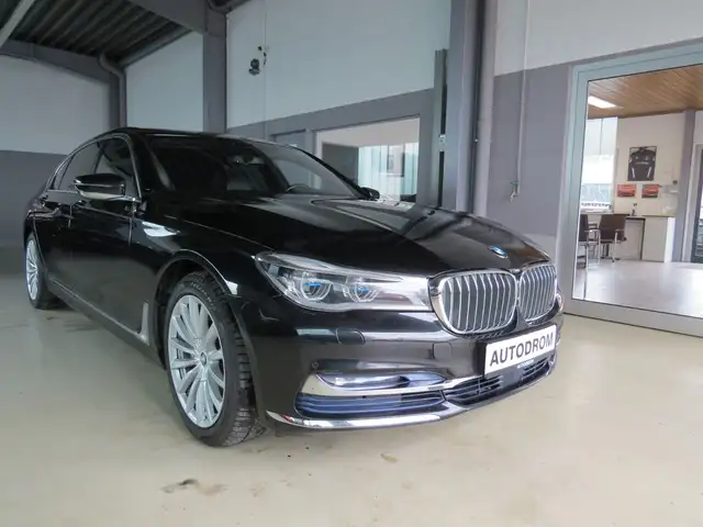 BMW 740 Ld xDrive+TV+Massage+NightVision+4xSitzbelüf.