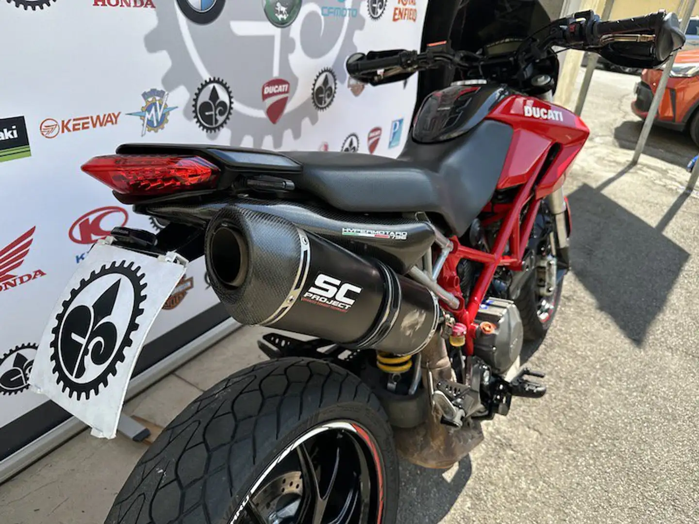 Ducati Hypermotard 796 - 2