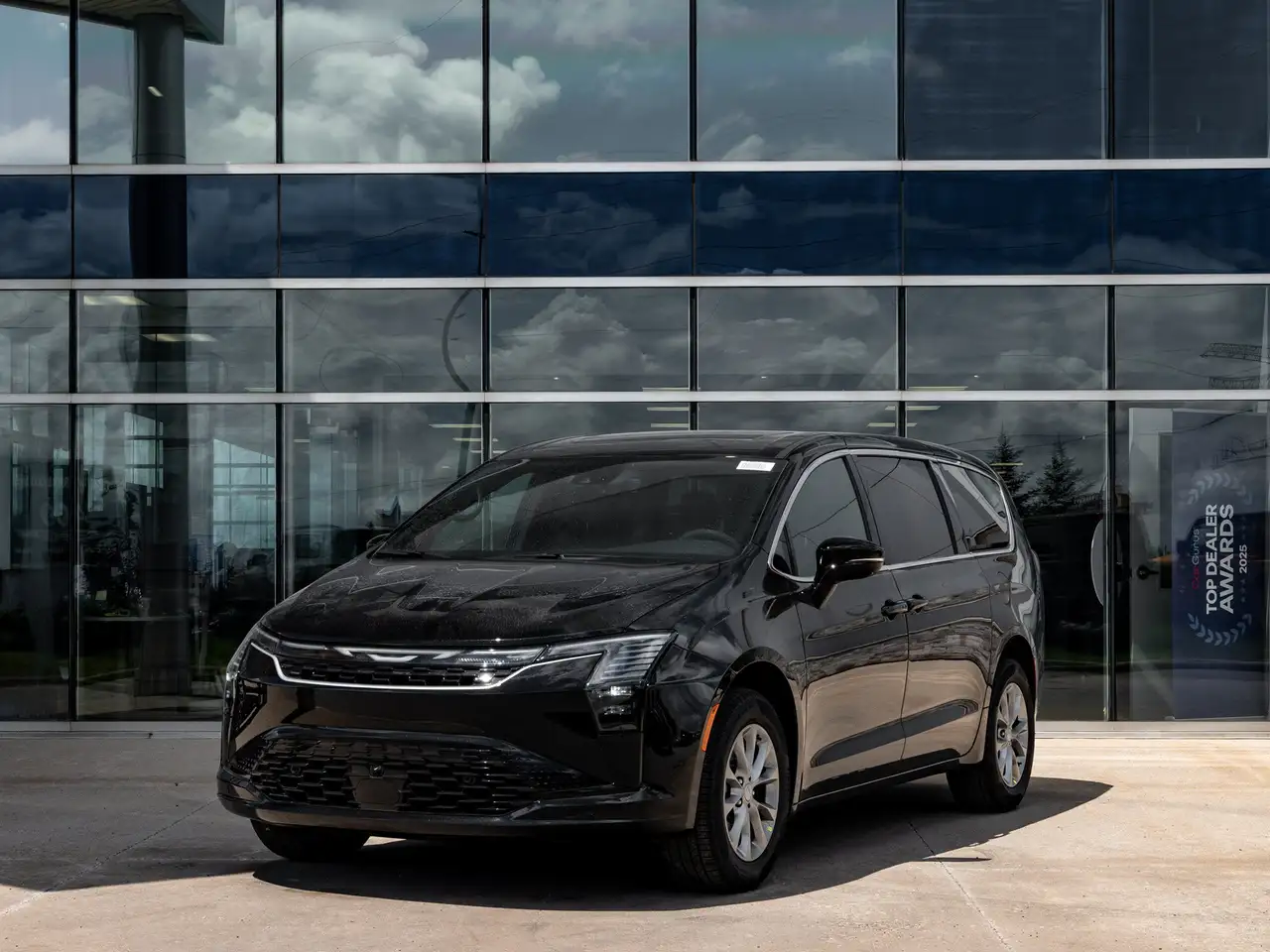 Chrysler Pacifica photo Chrysler Pacifica