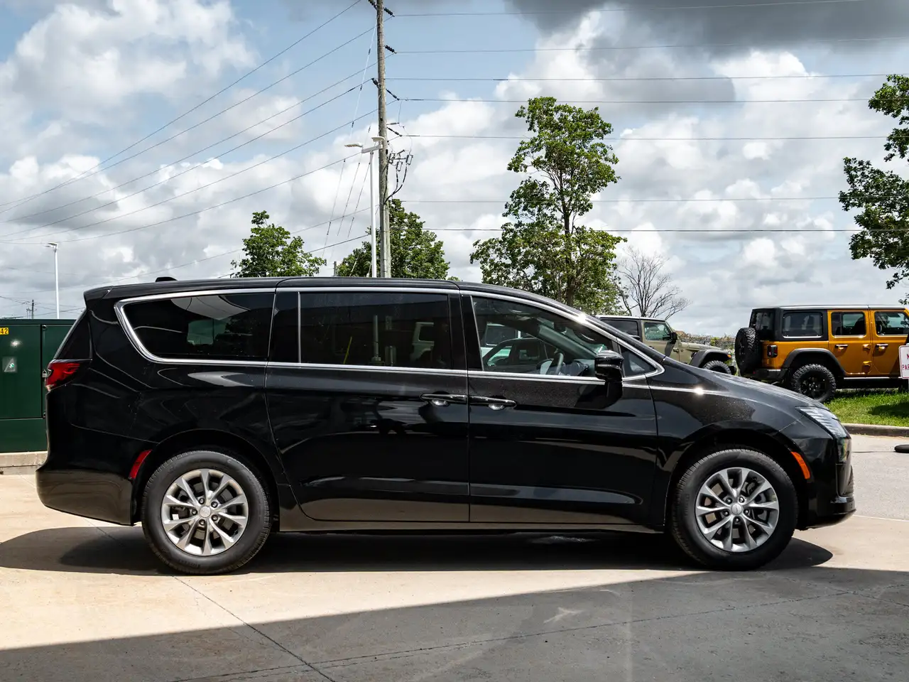 Chrysler Pacifica photo Chrysler Pacifica