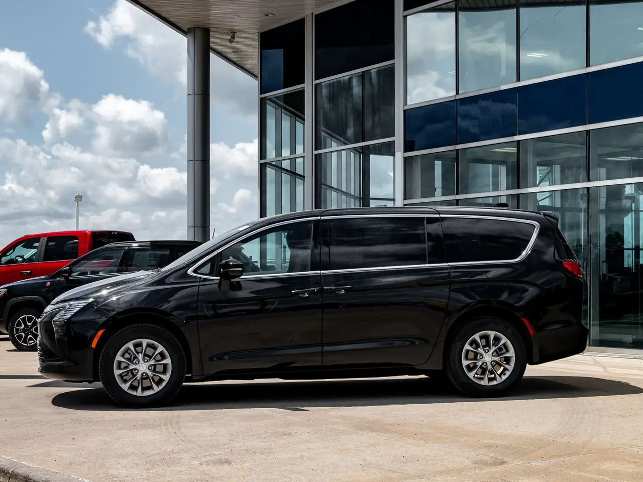 Chrysler Pacifica photo Chrysler Pacifica