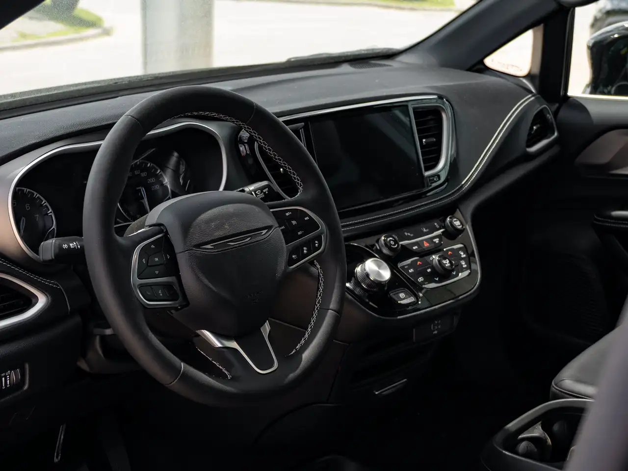 Chrysler Pacifica photo Chrysler Pacifica