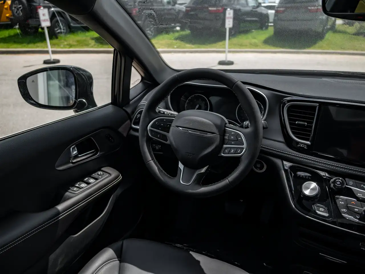 Chrysler Pacifica photo Chrysler Pacifica