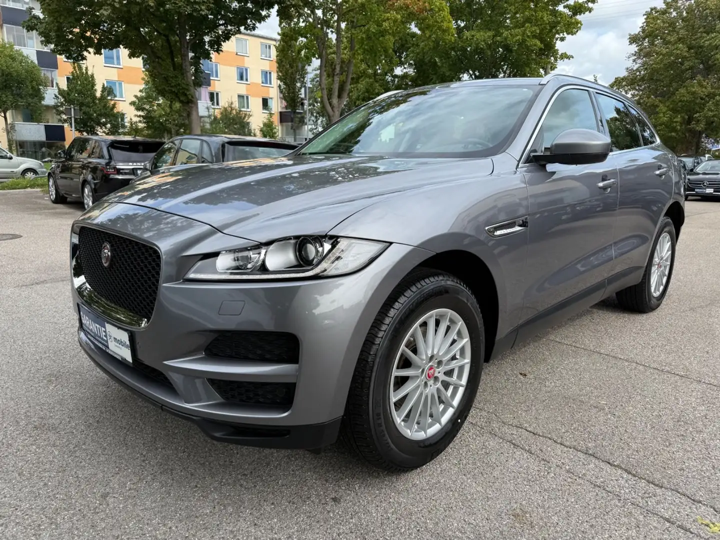 Jaguar F-Pace F-PACE 2.0d Prestige AUT~Leder~Navi~Kam~DAB~LED Gris - 1