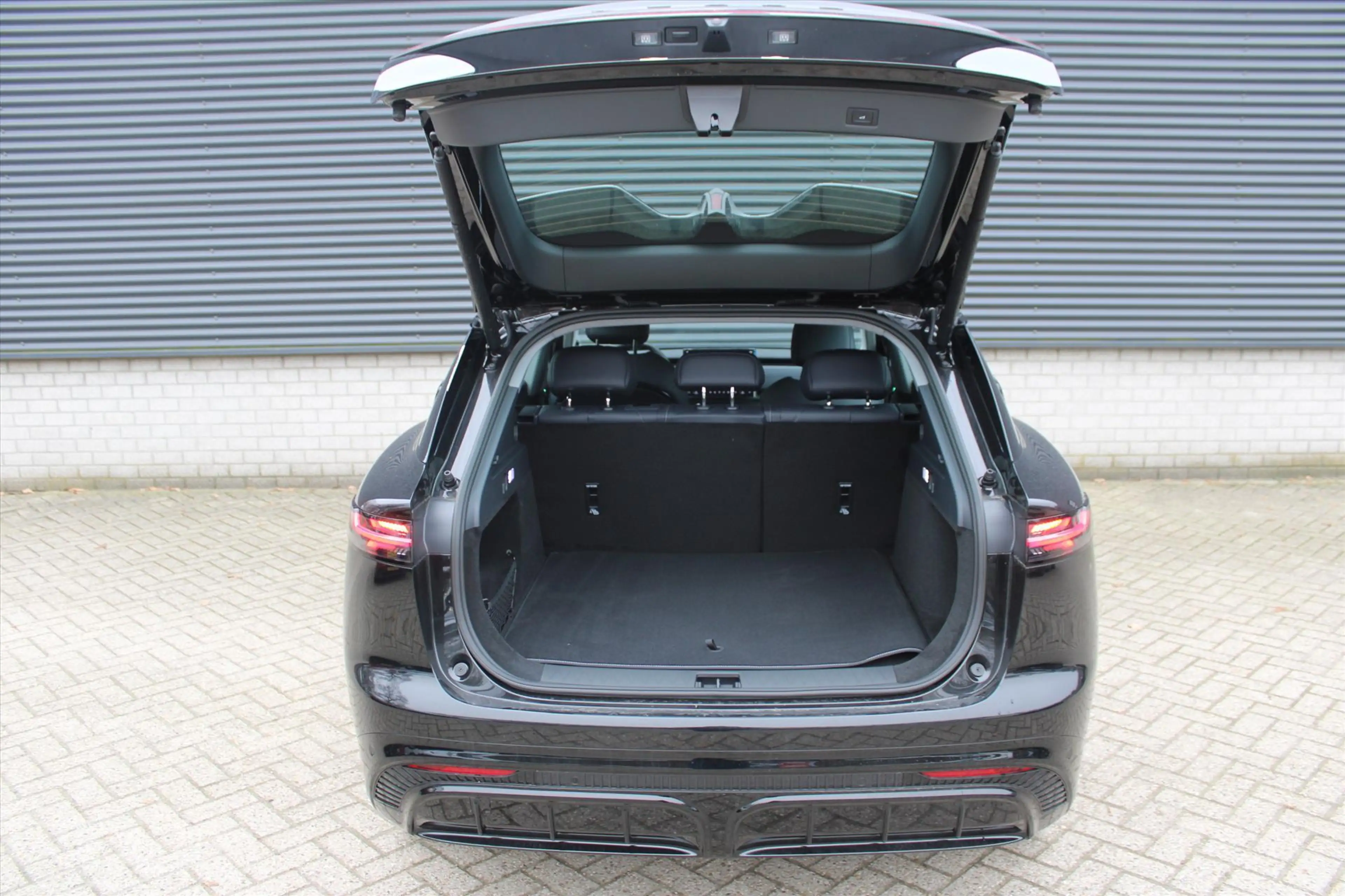Voyah Courage 80kWh 292pk 2WD Aut Business Edition — photo 6