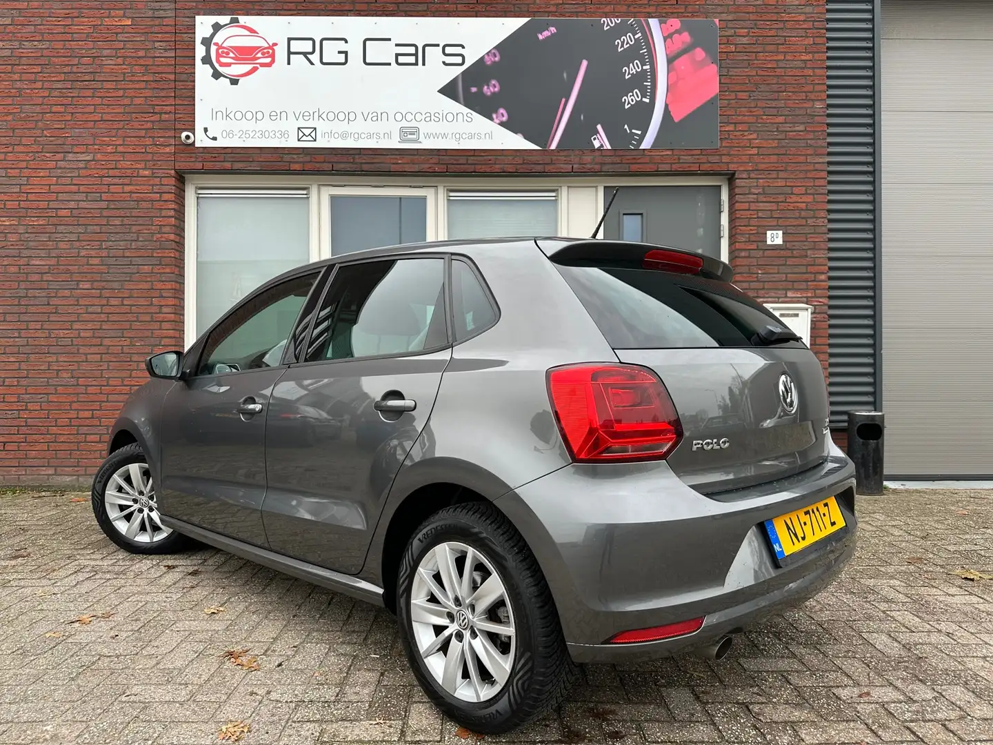 Volkswagen Polo 1.2 TSI Edition / Clima / 5DRS / Bluetooth Grijs - 2