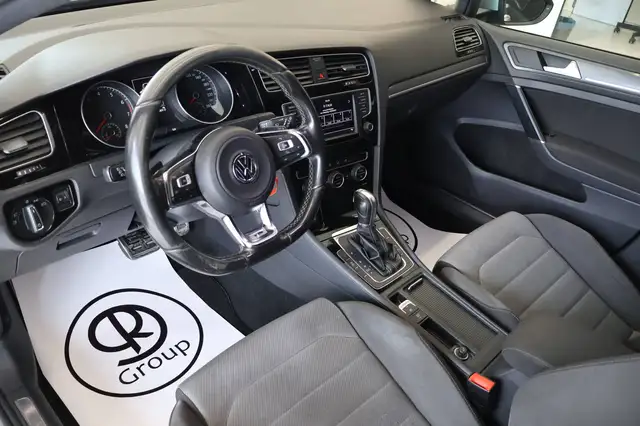 Volkswagen Golf view 9
