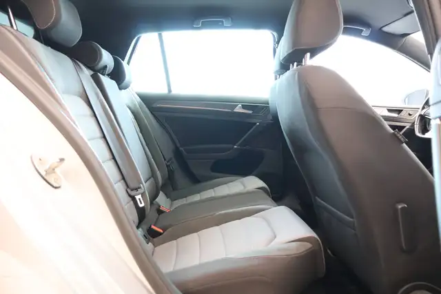 Volkswagen Golf view 13