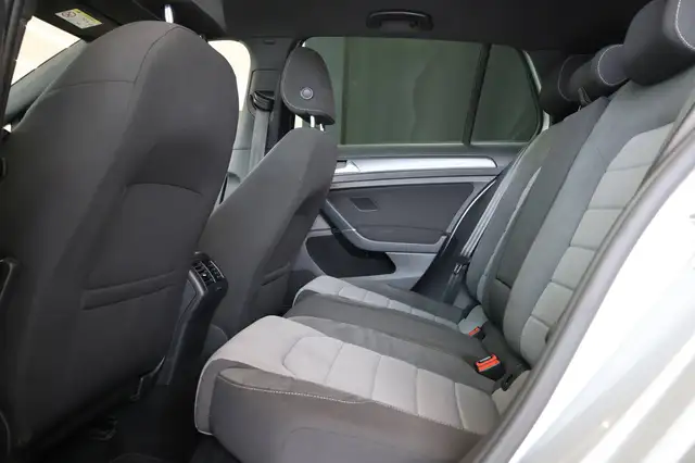 Volkswagen Golf view 11