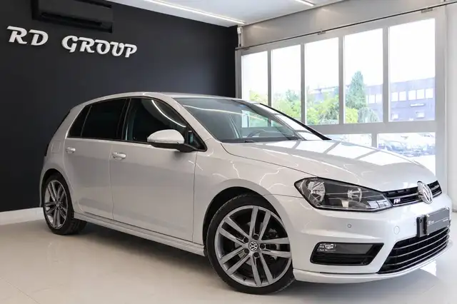 Volkswagen Golf view 4
