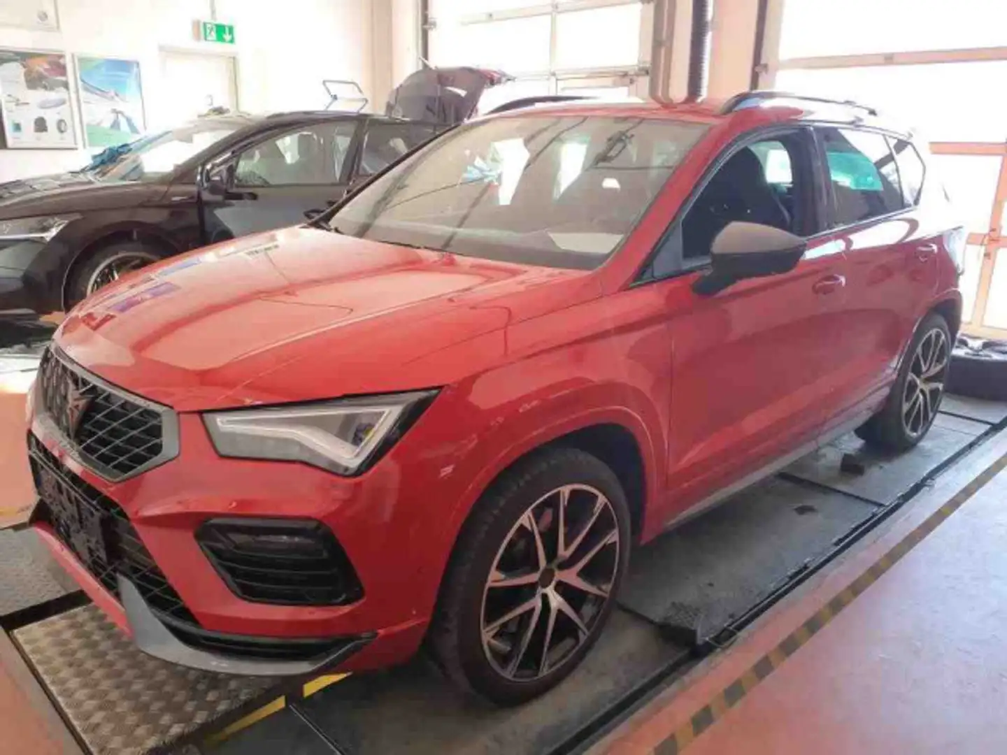 CUPRA Ateca 2.0 TSI DSG 4DRIVE LED+NAVI+GRA+KAMERA+SHZ Rot - 2