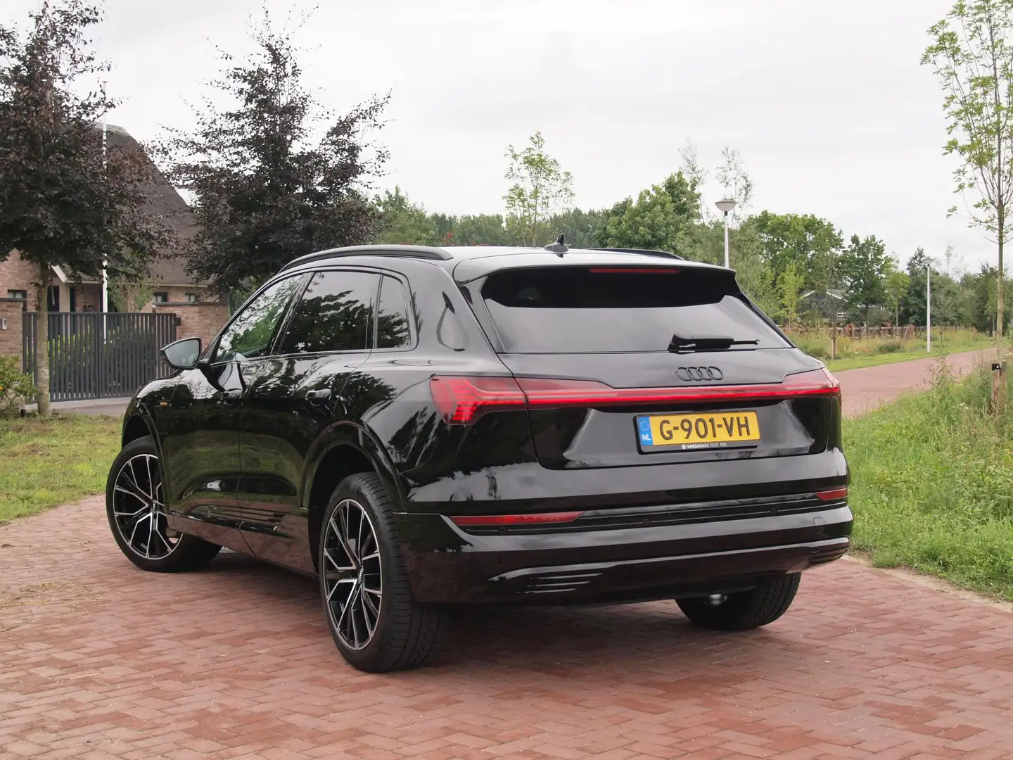 Audi e-tron e-tron 55 quattro advanced 95 kWh S-Line | Bang & Zwart - 2