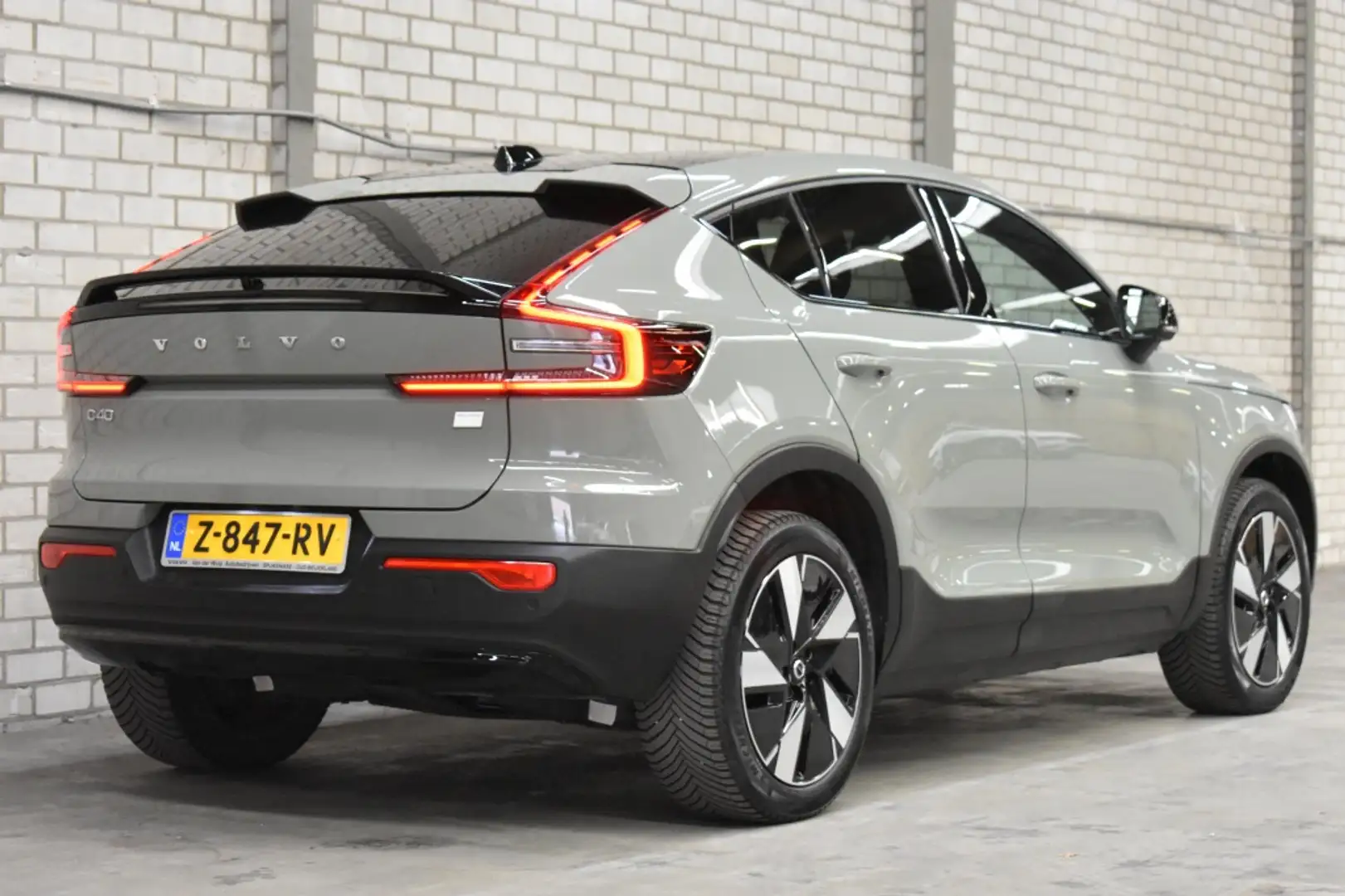 Volvo C40 Extended Range PLUS 82kWh/252pk | Keyless Entry | Verde - 2