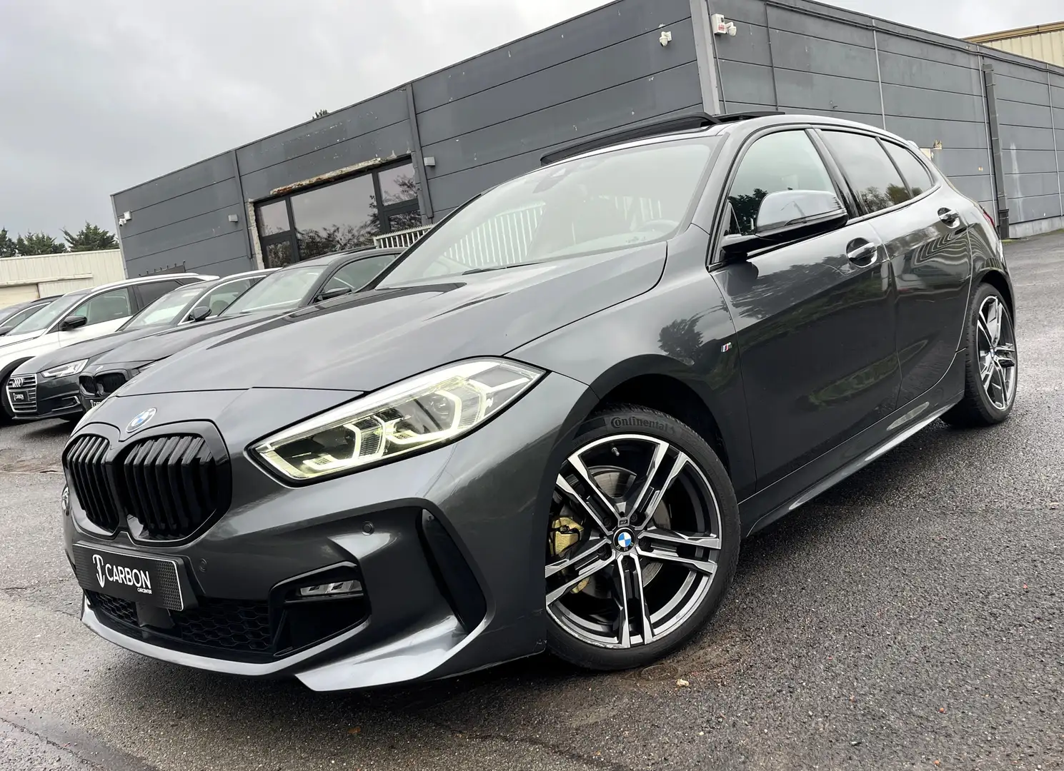 BMW 118 dA PackSPORT M PANO/LED/SHADOW LINE/FULL LED Grijs - 2