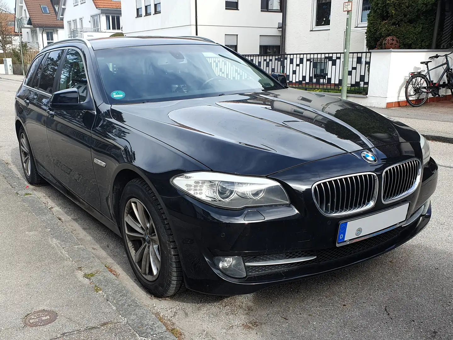 BMW 520 520d Touring Aut. Fekete - 2