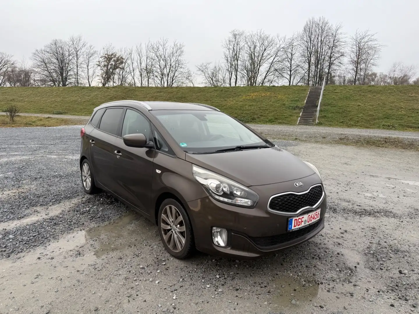 Kia Carens UEFA-4xShz-Pdc-Kamara-Navi-Euro6-Tüv-Au-Kd Neu Marrone - 1