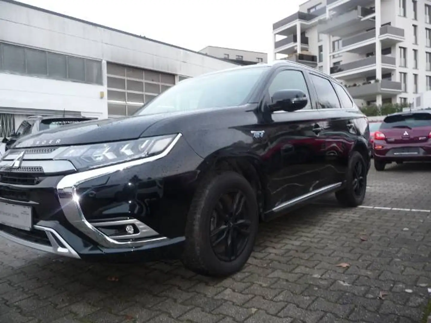 Mitsubishi Outlander Outlander Plug-in Hybrid PLUS Intro 2.4 Schwarz - 2