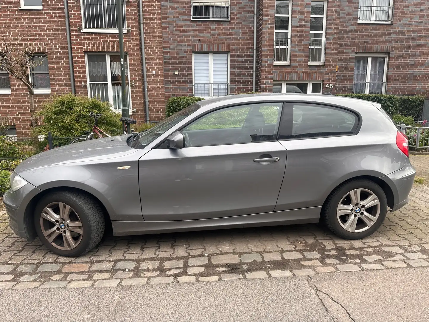 BMW 118 118i Silber - 1