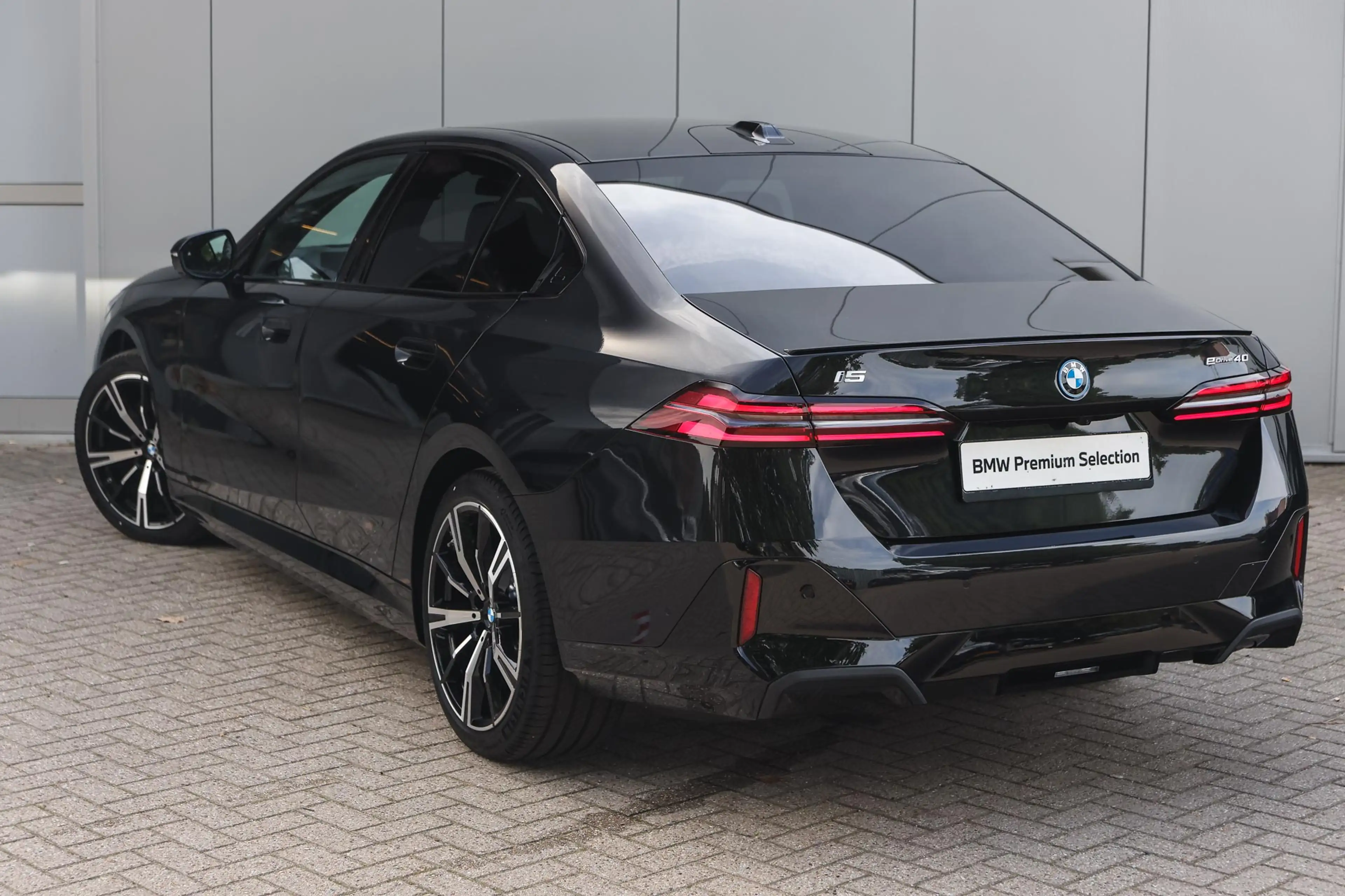 BMW i5 eDrive40 M Sport / Trekhaak / Panoramadak / Comfor — photo 2