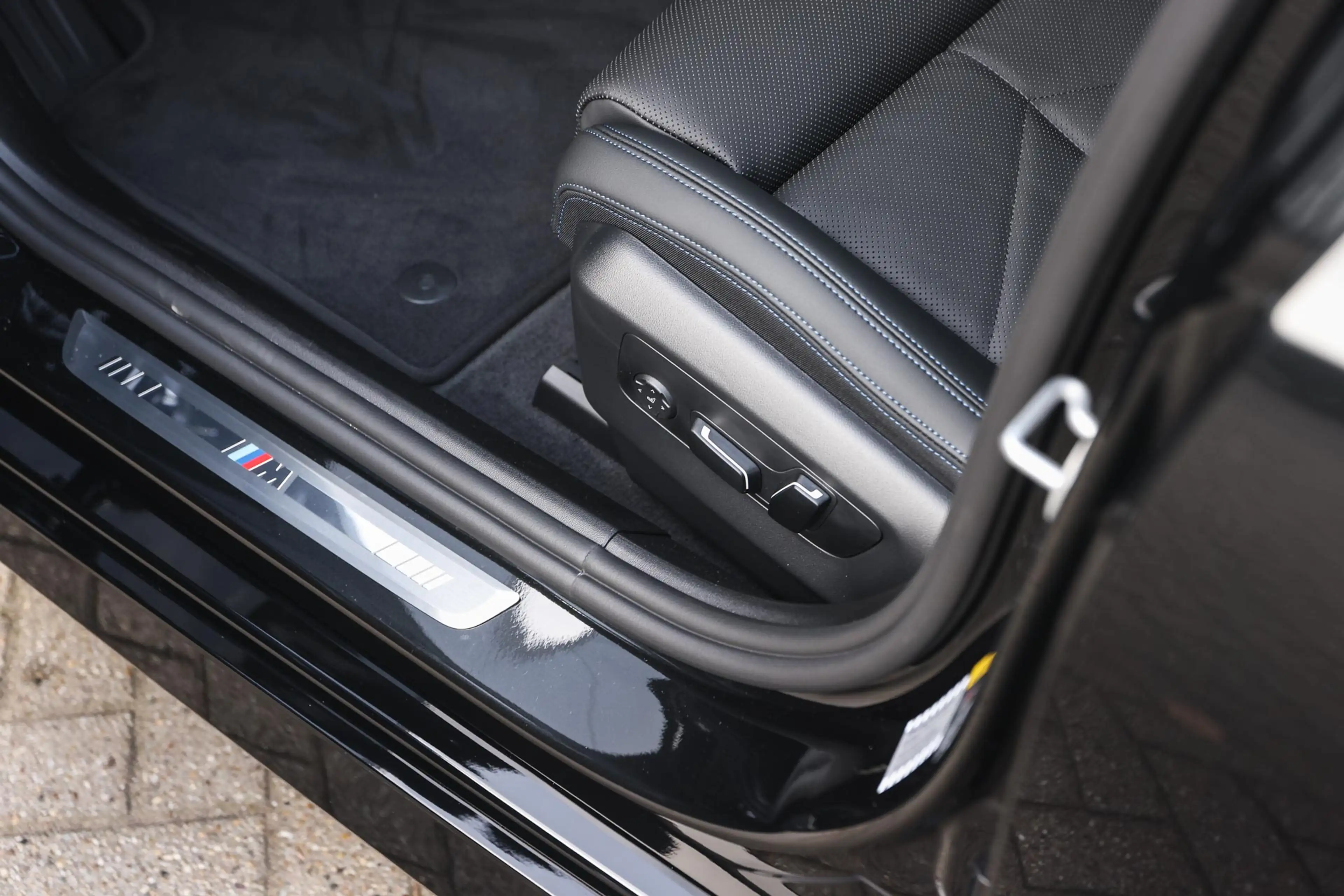 BMW i5 eDrive40 M Sport / Trekhaak / Panoramadak / Comfor — photo 13