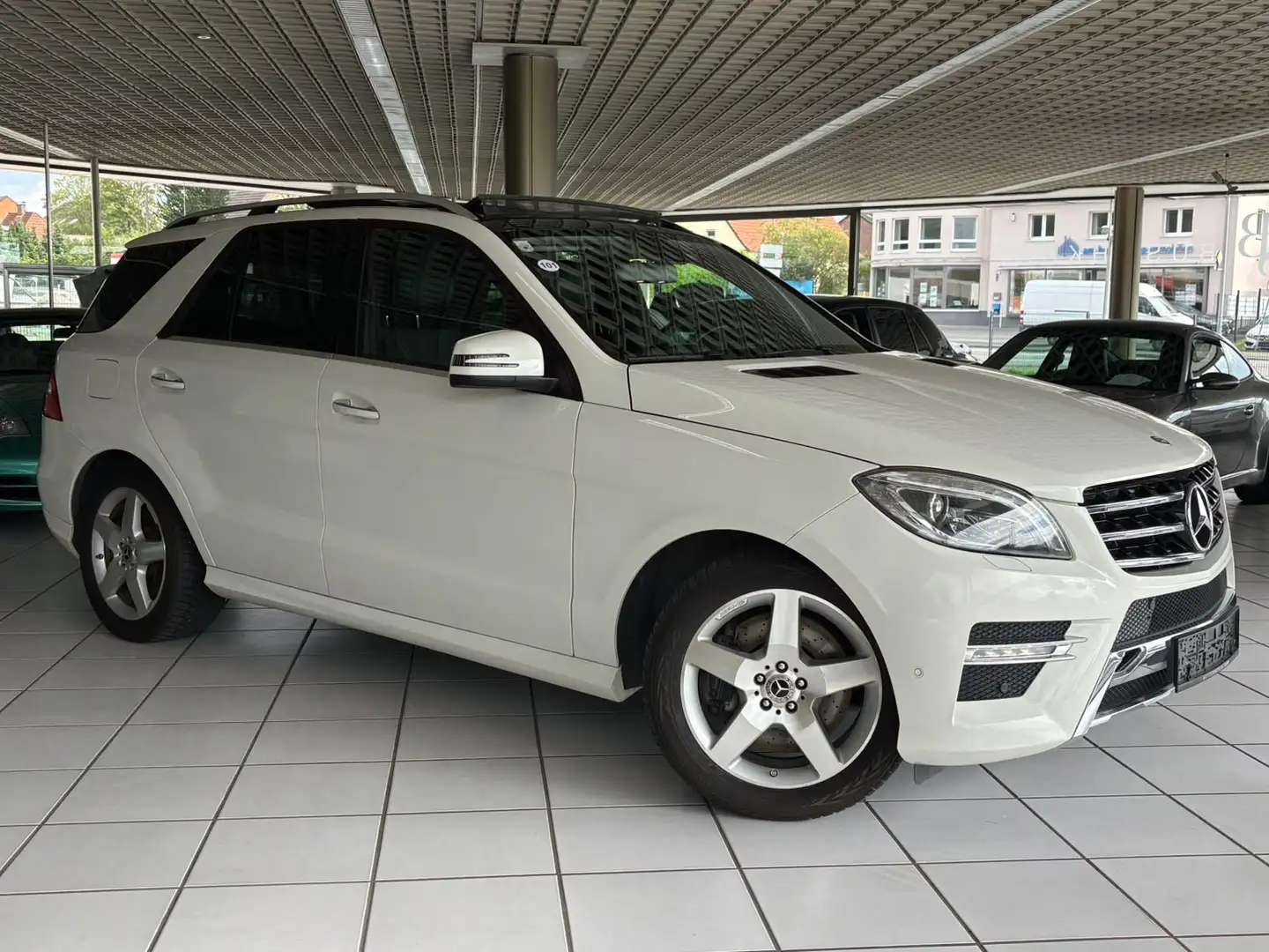 Mercedes-Benz ML 500 AMG BEGINN PLEULAGERSCAHDEN FAHRBEREIT Weiß - 1