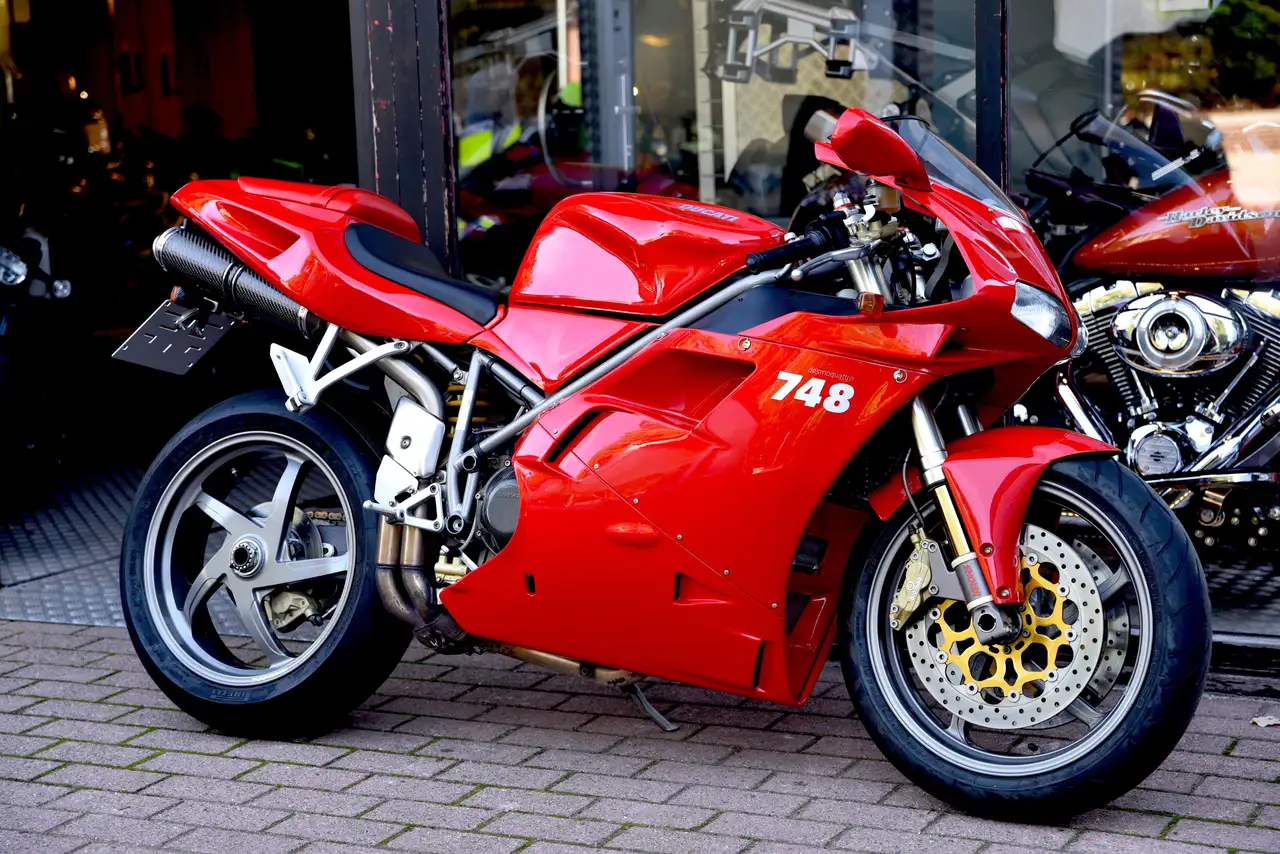 Ducati 748