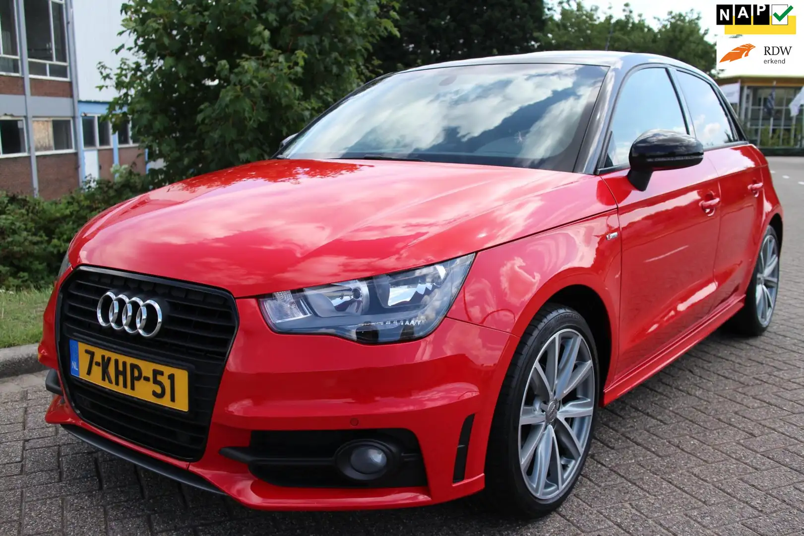 Audi A1 Sportback 1.2 TFSI Admired Rood - 1