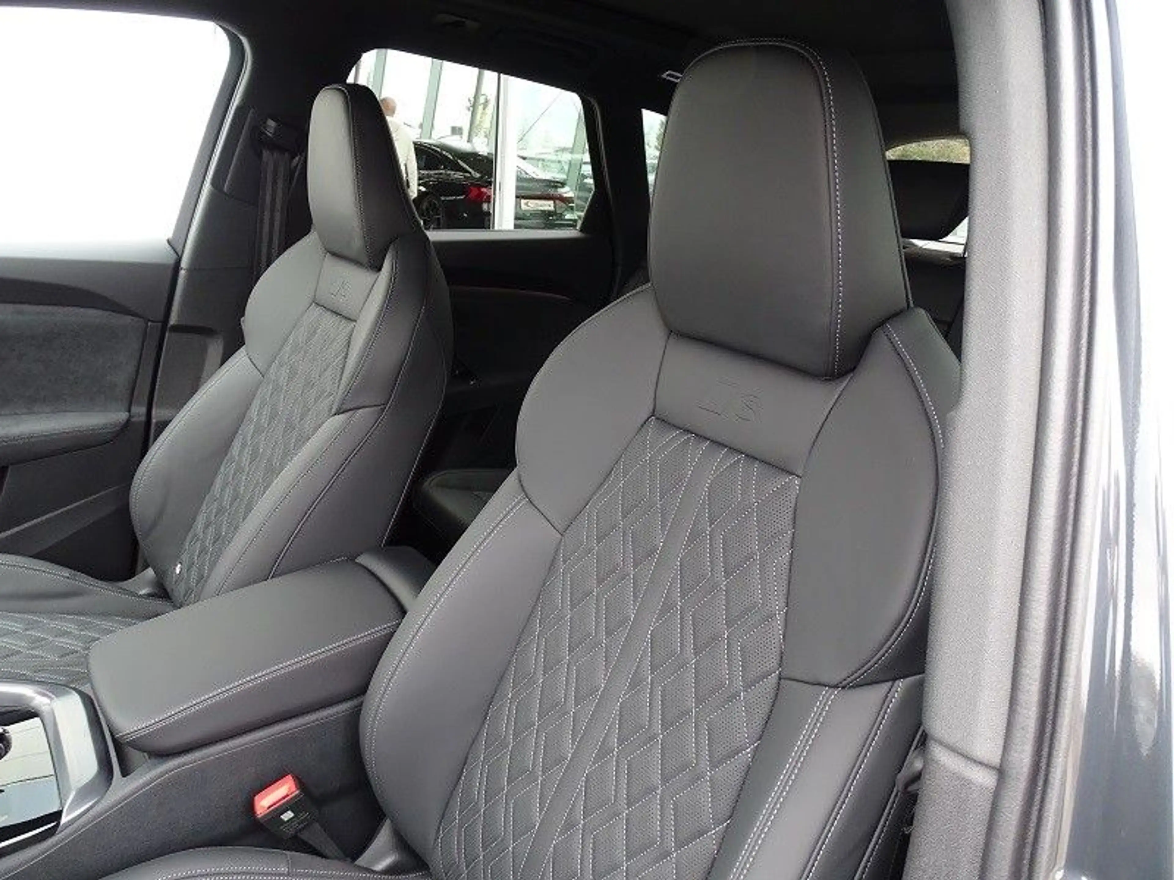 Audi SQ5 3.0 TFSI 270 kW quattro - Tech pro /  B & O — photo 9