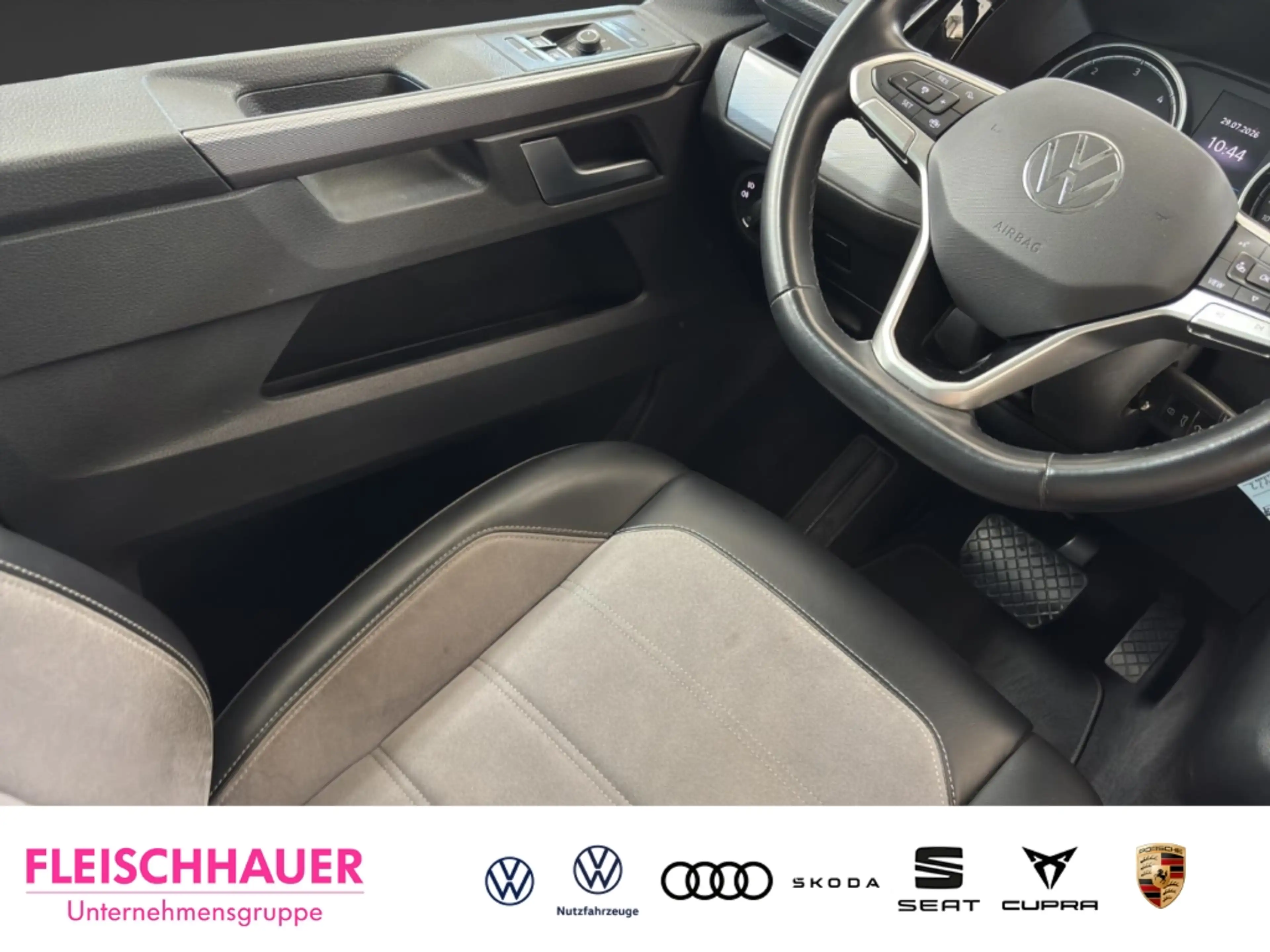 Volkswagen T6.1 Multivan 2.0 TDI Generation Six Comfortline — photo 15