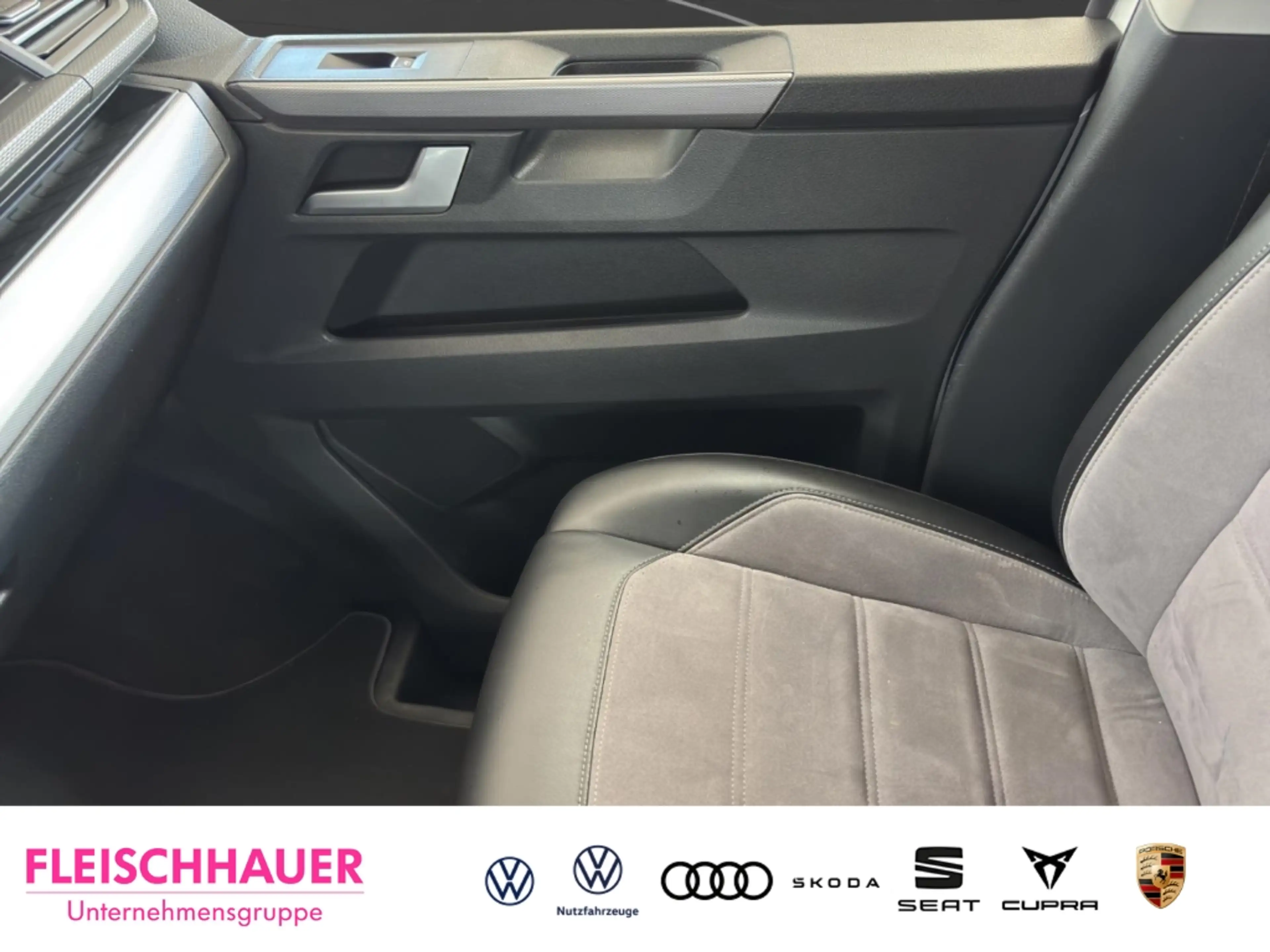 Volkswagen T6.1 Multivan 2.0 TDI Generation Six Comfortline — photo 14