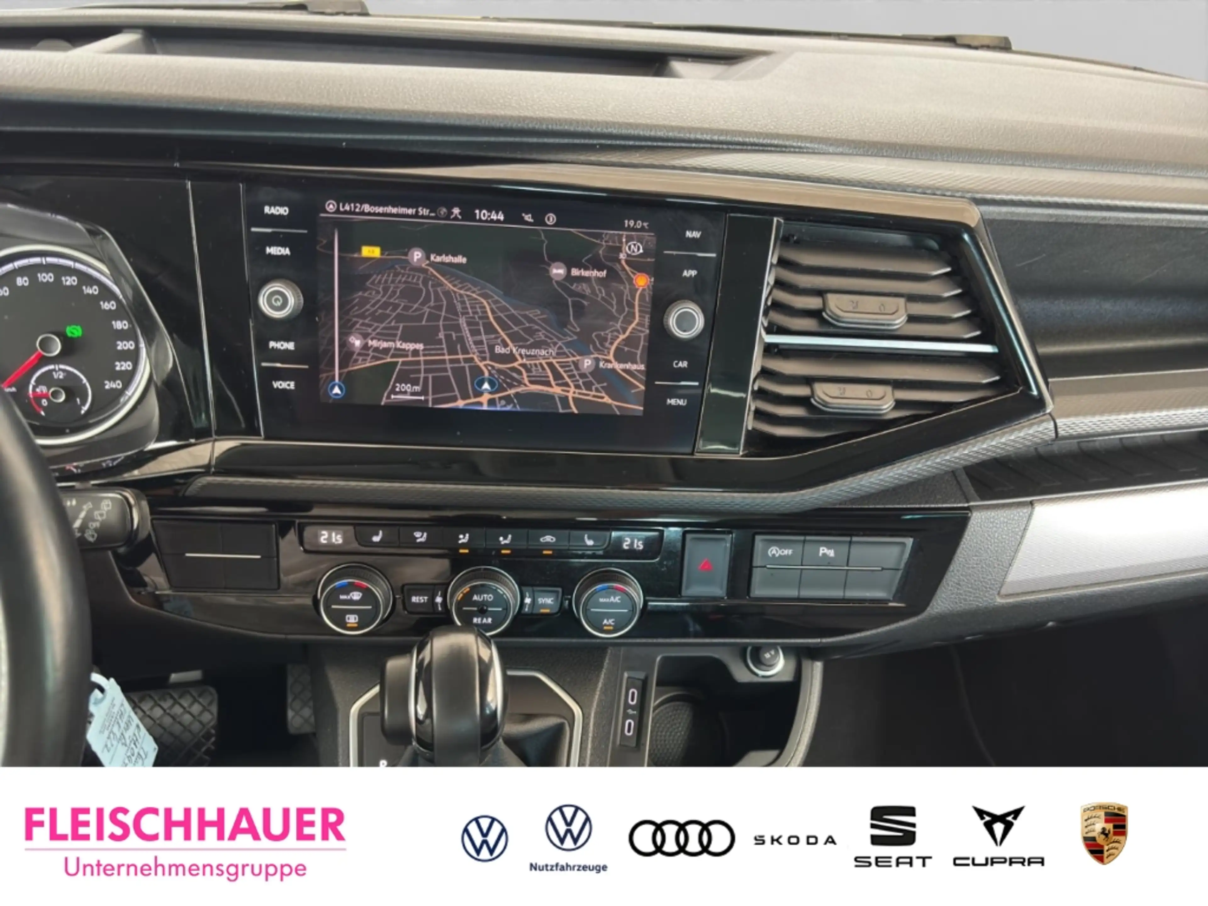 Volkswagen T6.1 Multivan 2.0 TDI Generation Six Comfortline — photo 13