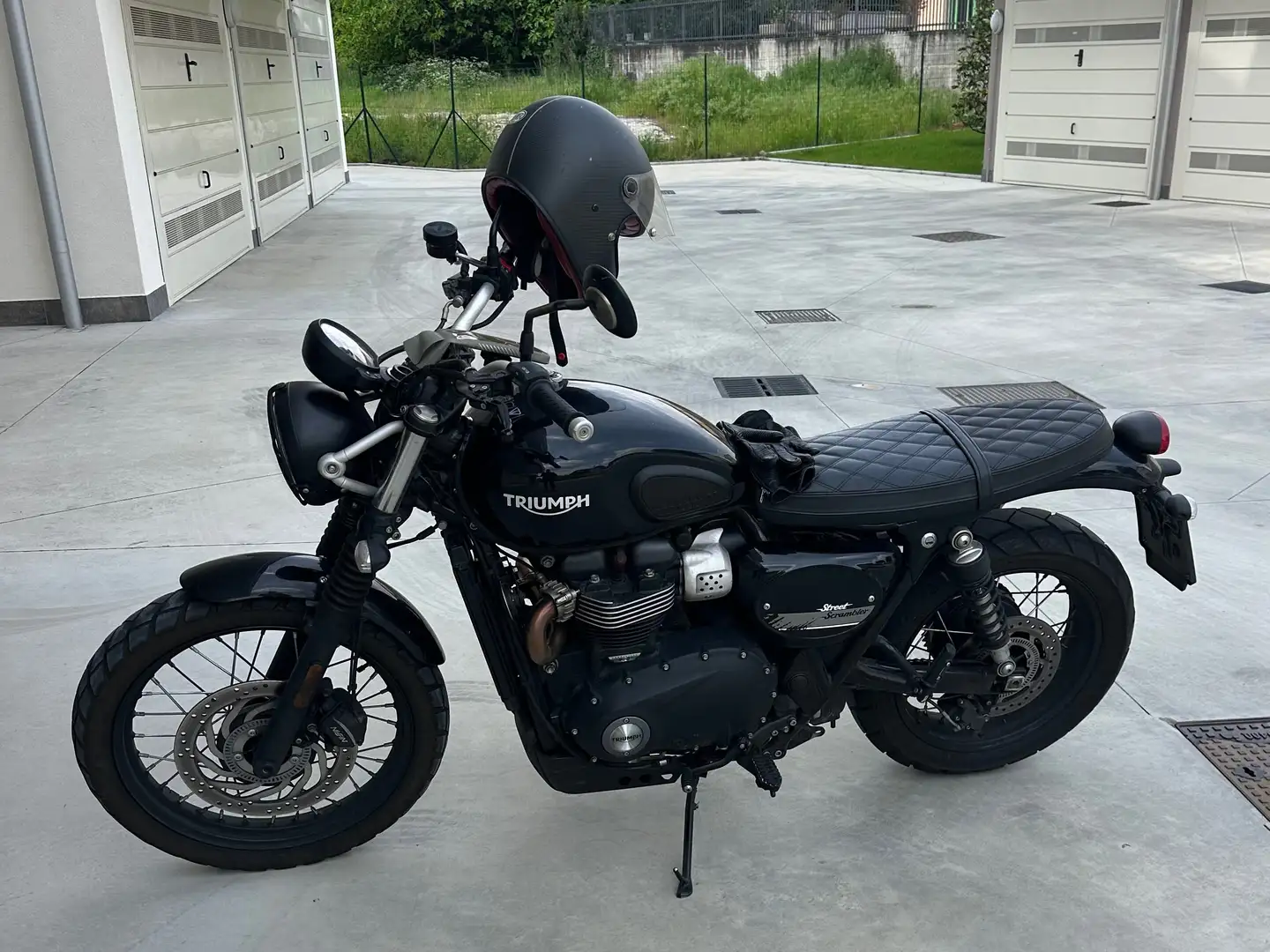 Triumph Street Scrambler Negru - 2
