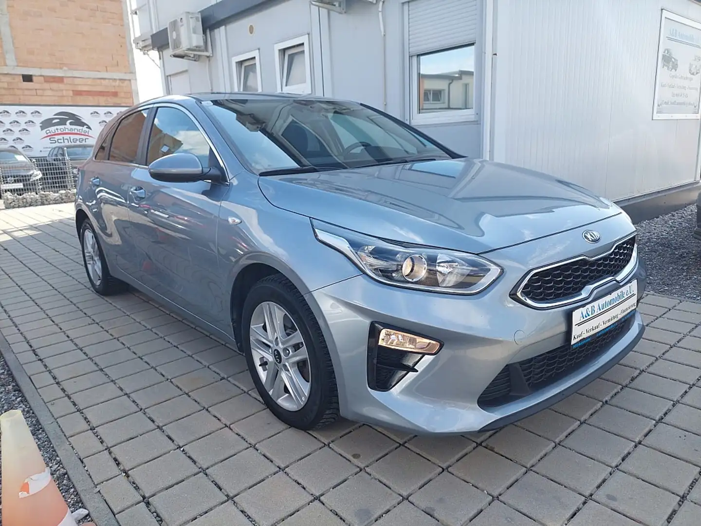 Kia Ceed / cee'd ceed 1,6 CRDi ISG Silber Erster Besitz Grijs - 1