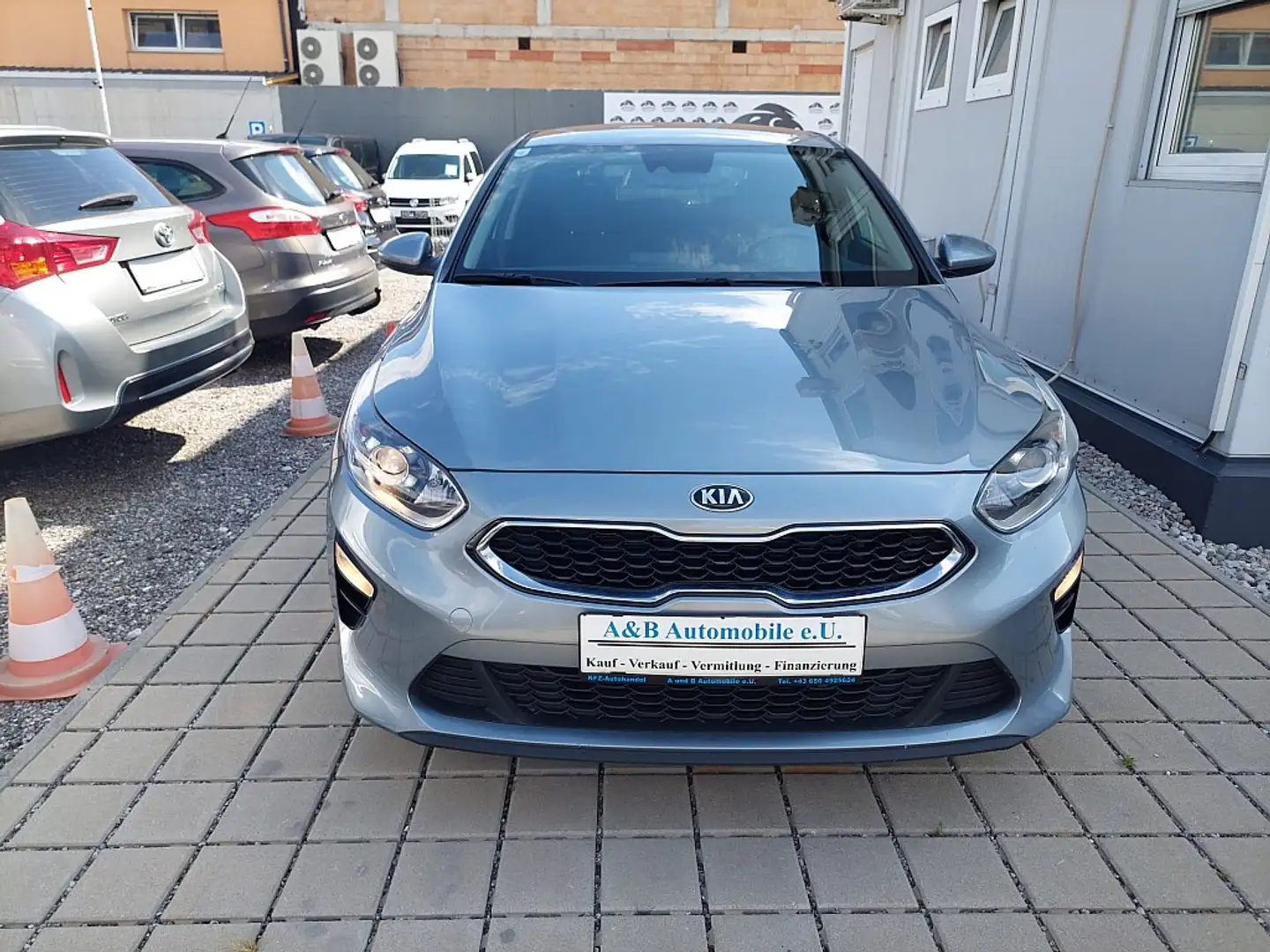 Kia Ceed / cee'd ceed 1,6 CRDi ISG Silber Erster Besitz Grau - 2