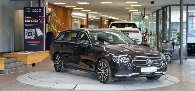 Mercedes-Benz E-Class view 3