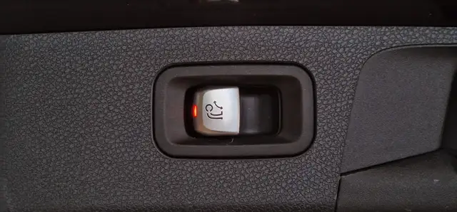 Mercedes-Benz E-Class view 12