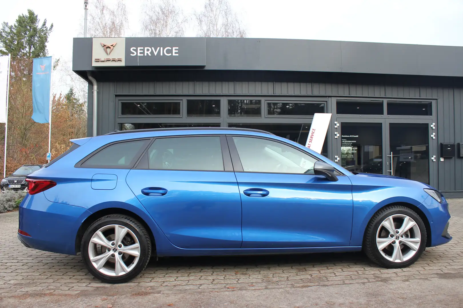 SEAT Leon Leon Sportstourer 1.5 TSI ACT FR Navi. Kessy. GJR. Blau - 1