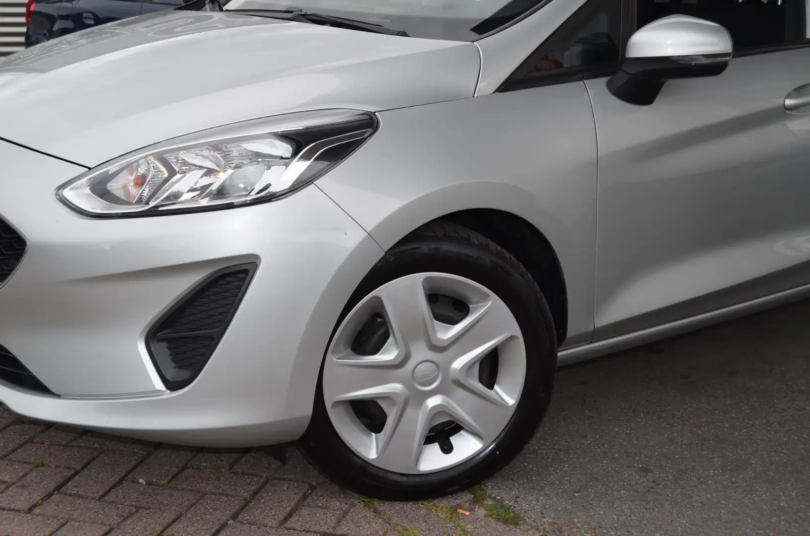 Ford Fiesta 1.1 Trend NIEUWE MODEL| NAVI| NAP| Grijs - 2