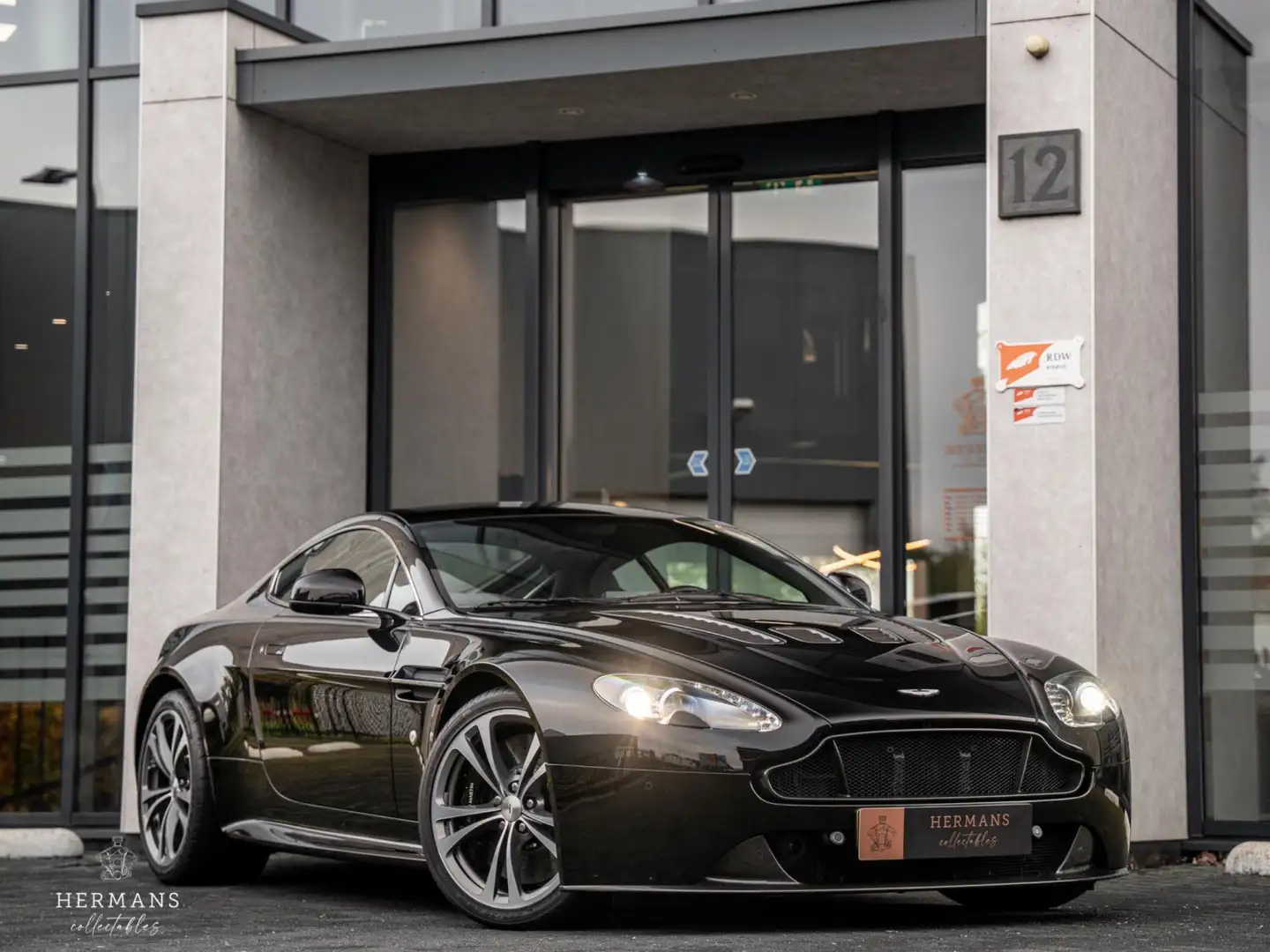 Aston Martin Vantage 5.9 V12 / Manual / Carbon / Active / Memory Noir - 1