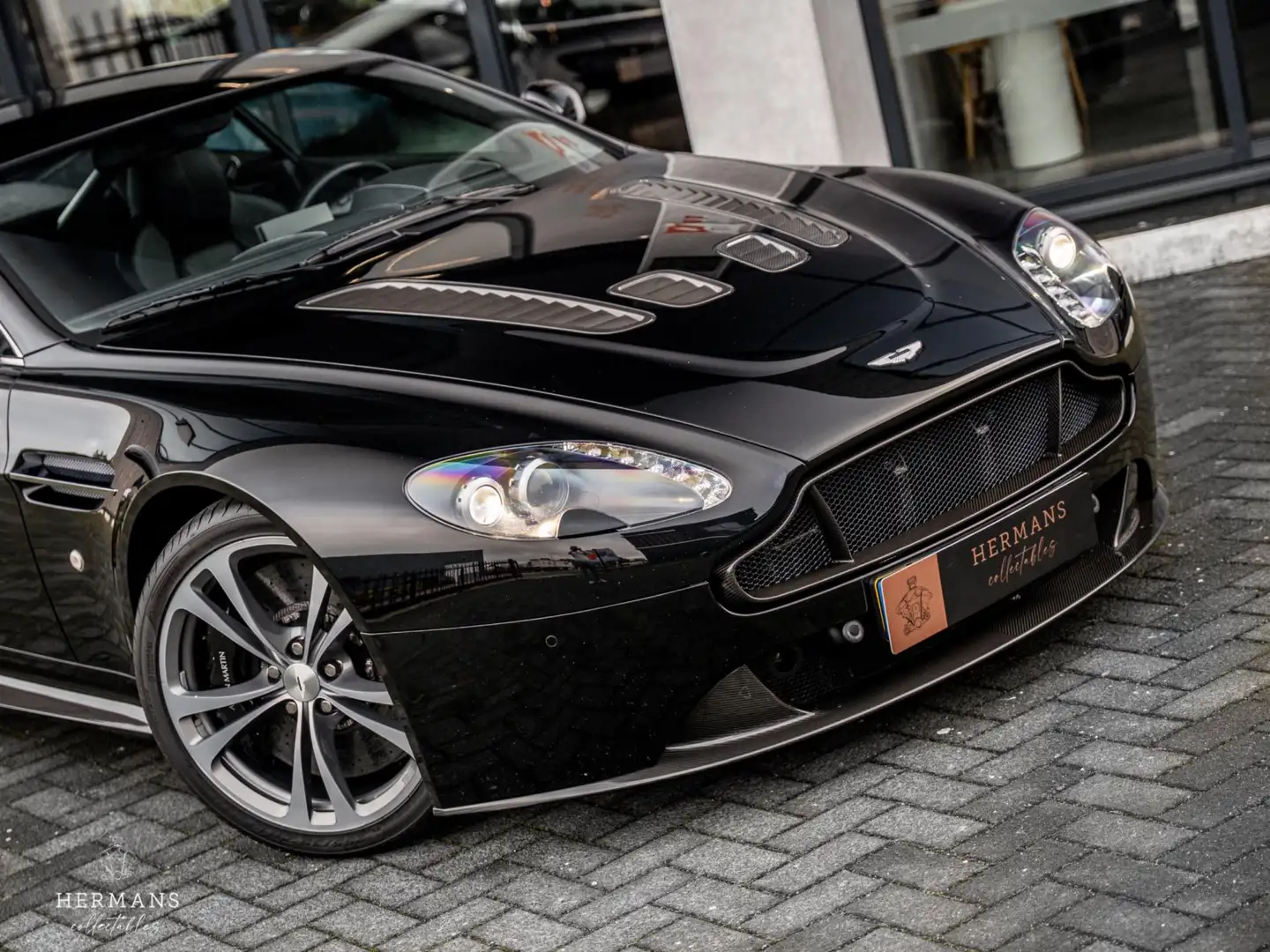 Aston Martin Vantage 5.9 V12 / Manual / Carbon / Active / Memory Noir - 2