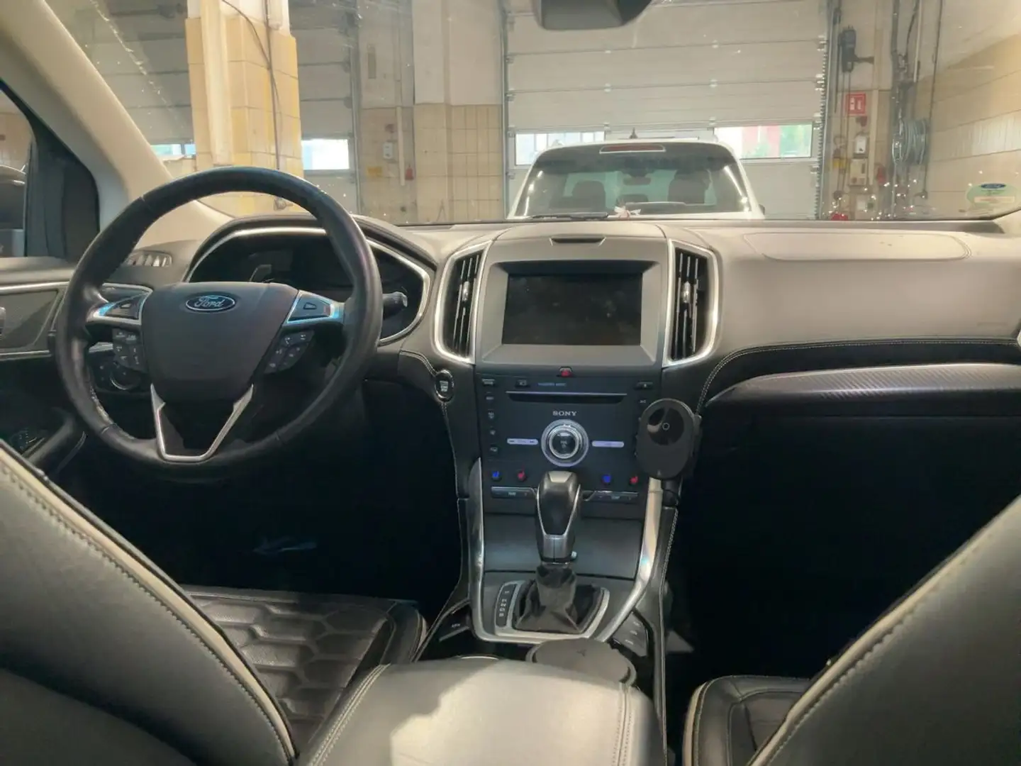 Ford Edge Bi-Turbo Vignale 4x4 Schwarz - 2