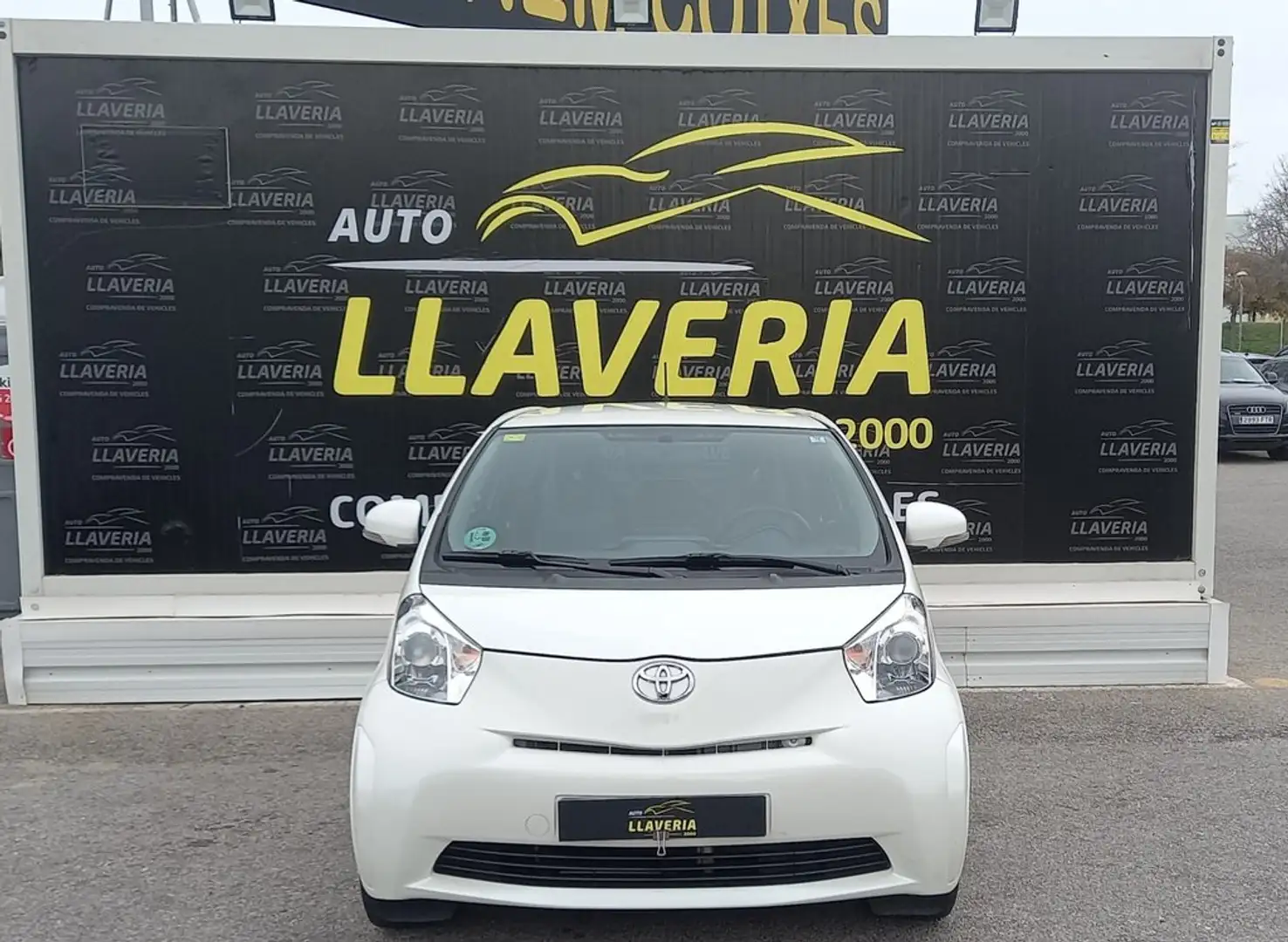 Toyota iQ iQ-S 1.33 VVT-i MultiDrive S Weiß - 2