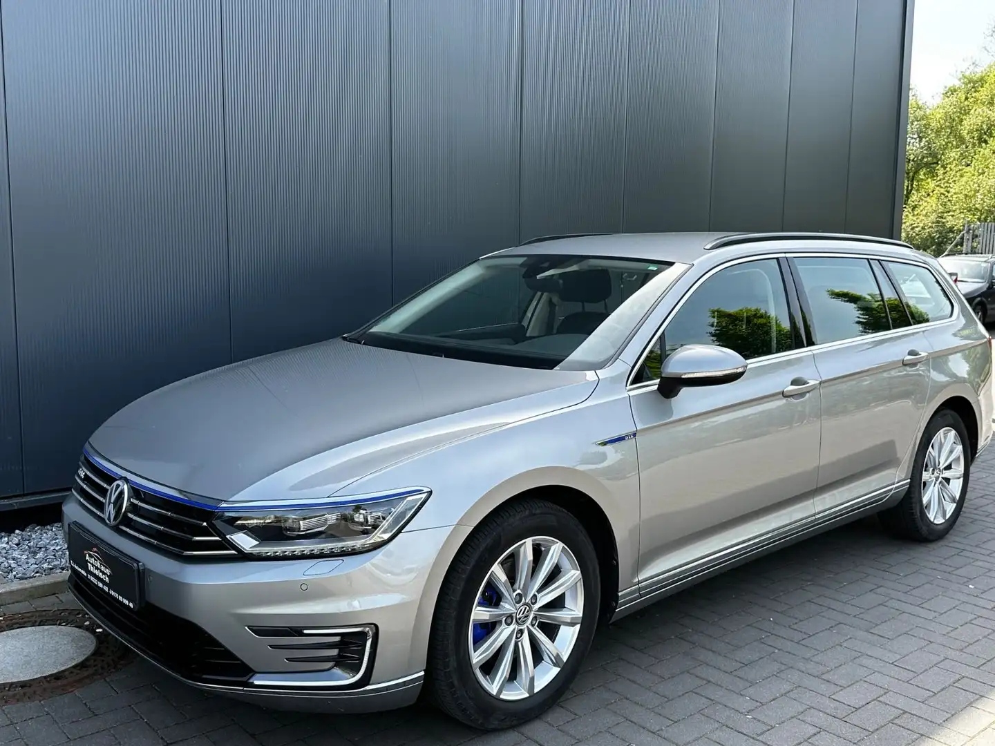 Volkswagen Passat Variant GTE. (Hyb.B/E).Automatik. Plateado - 1