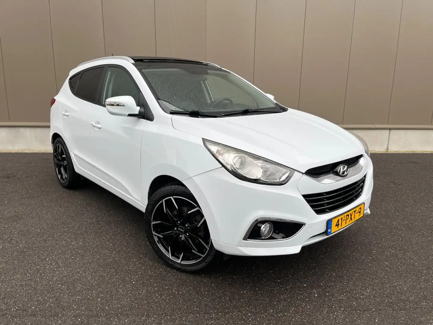 Hyundai iX35 2.0i i-Catcher automaat, panorama, pdc, nieuwe apk Wit - 2