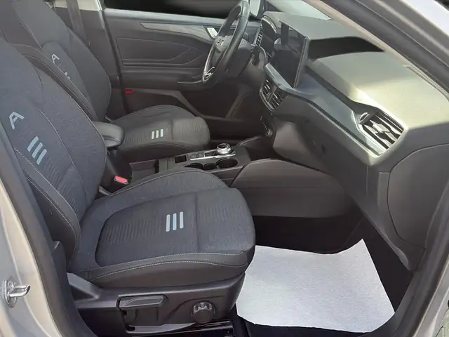 Ford Focus view 15