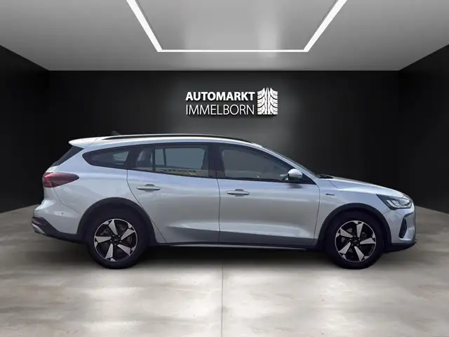 Ford Focus view 11