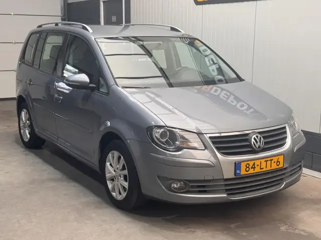 Volkswagen Touran view 3