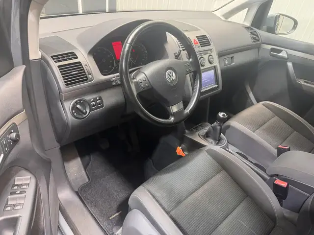 Volkswagen Touran view 10