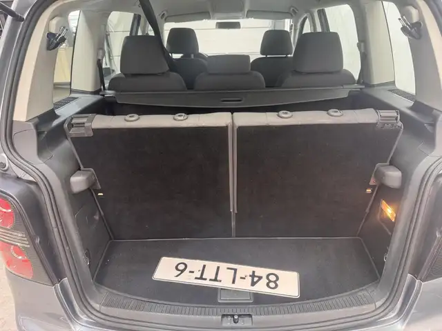 Volkswagen Touran view 9
